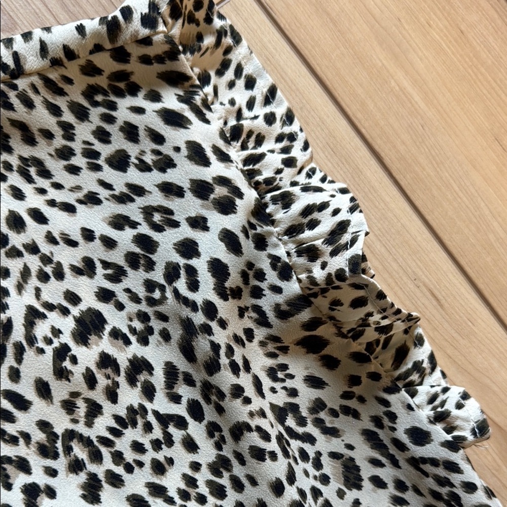 Leopard Print Ruffle Sleeve Top - Picture 4 of 9